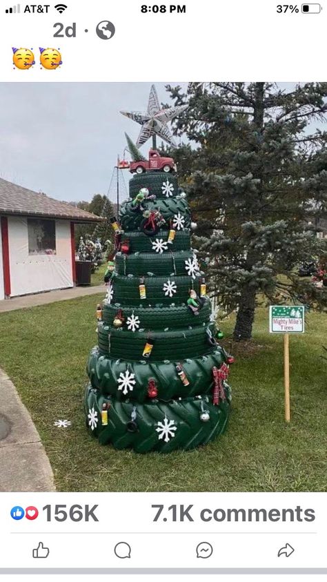 Tire Wreath, Easy Outdoor Christmas Decorations, Pallet Wood Christmas Tree, Mechanic Shop, Pallet Christmas Tree, Christmas Yard Art, Outdoor Christmas Tree, Christmas Farm, Study Schedule