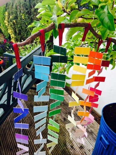 beautiful Outdoor Displays Eyfs, Colour Mixing Display Eyfs, Colour Display Eyfs, Outdoor Art Area, Art Area Eyfs, Eyfs Outdoor Area, Colour Display, Creative Area, Preschool Colors