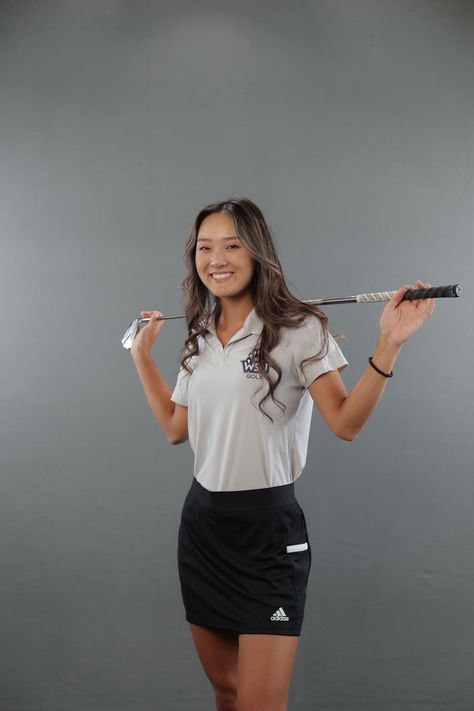 Golf photos, media day poses, poses with friends, golf media day, golf outfits, weber state golf, media day hair ideas Golf Senior Banner Poses, Golf Team Pictures High Schools, Golf Media Day Poses, Golf Poses Photo Ideas, Yearbook Picture Ideas, Sports Media Day, Golf Senior Pictures, Golf Poses, Strong Brain