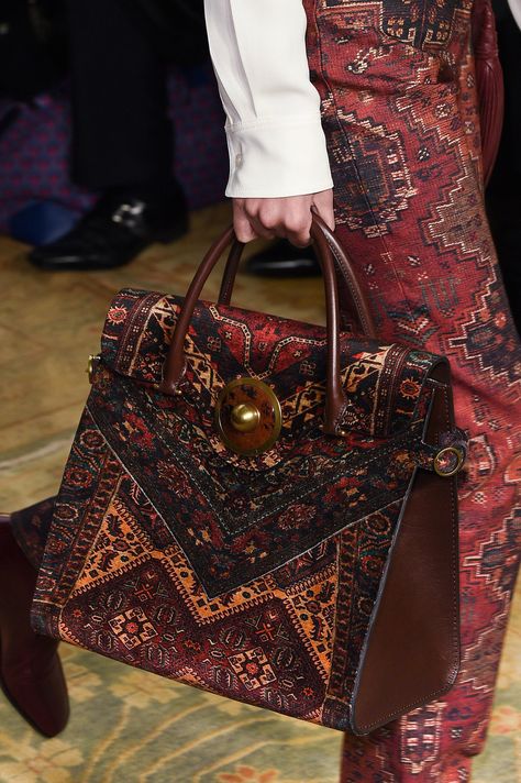 Tory Burch Fall 2015 Runway Bags, Carpet Bags, Michael Kors Fall, Rabbit Collection, Ethno Style, Shopping Carts, Dream Bags, Sewing Bags, Tapestry Bag