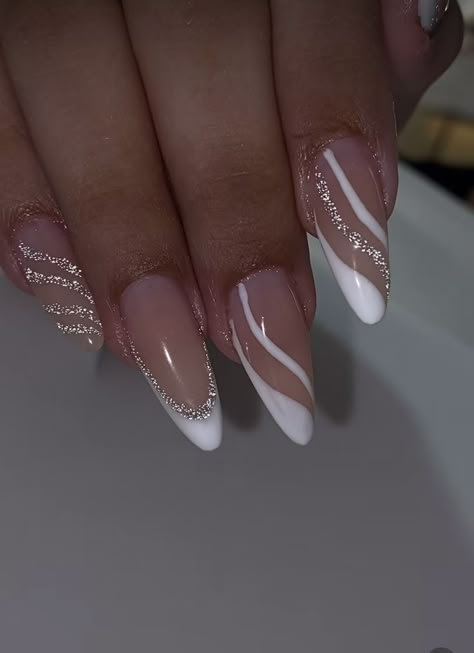 Simple Gel Nails, French Acrylic Nails, Pretty Nail Art Designs, Almond Nails Designs, Makijaż Smokey Eye, Soft Gel, Bridal Nails, Elegant Nails, Fancy Nails