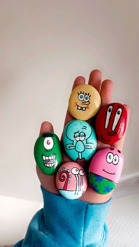 Rock Painting Ideas Spongebob, Squidward Rock Painting, Plankton Rock Painting, Rock Painting Ideas Cartoon, Spongebob Painted Rocks, Rock Painting Characters, Spongebob Rock Painting, Patrick Painting, Spongebob Things