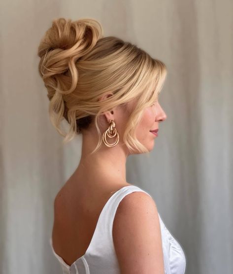 Updo Fine Hair, Romantic Braided Updo, Hair Couler, Classy Updo, Winter Hair Trends, Wedding Hair Up, Bridal Hair Updo, Hair Tutorials For Medium Hair, Elegant Updo