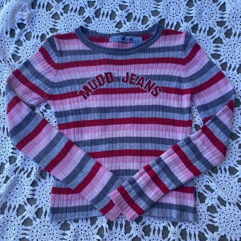 Pink grey red striped sweater with Mudd Jeans lettering on the front sweater is on top of white crocheted blanket Png Shirts, Group Shifting, Y2k Closet, Aesthetic Pngs, Mudd Clothing, Y2k Shirts, Aesthetic Sweaters, Thrift Inspo, Mudd Jeans