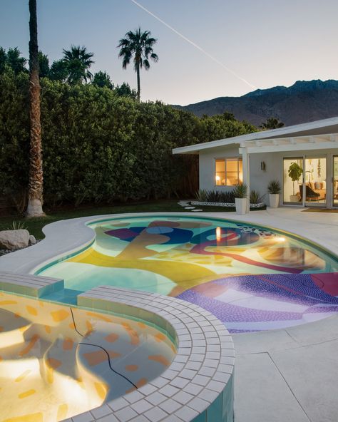 Alex Proba, Palm Springs Pool, Palm Springs Houses, Amazing Swimming Pools, Pool Paint, Midcentury House, Rectangular Pool, American Houses, Memphis Design