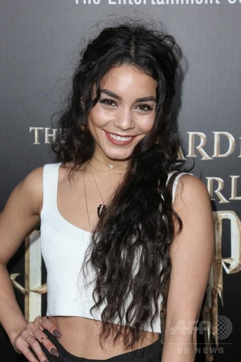 Vanessa Hudgens Hair, V Model, Wavy Curly Hair, Queen Hair, Arts Festival, Vanessa Hudgens, Long Curly Hair, Curly Girl, Great Hair