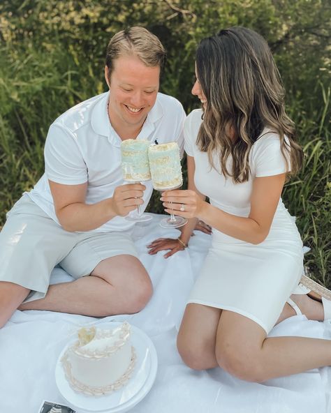 Swipe for this beautiful gender reveal 🎂🧸 Intimate Gender Reveal Cake, Intimate Gender Reveal, Cake Shoot, Gender Reveal Photography, Cake Photoshoot, Gender Reveal Photos, Gender Reveal Cake, Pic Ideas, Couples Photoshoot