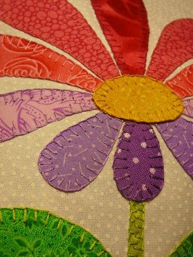 Baby Clothes Quilt, Applique Quilt Patterns, Flower Quilts, Flower Quilt, Applique Quilting, Felt Embroidery, Pola Sulam, Sewing Appliques, Hand Applique