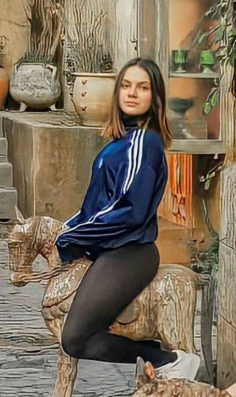 Dafne Keen, Carpet Looks, Goth Women, Chloe Grace, Red Carpet Looks, Celebrities Female, Classy Outfits, Fashion Pants, The Fashion