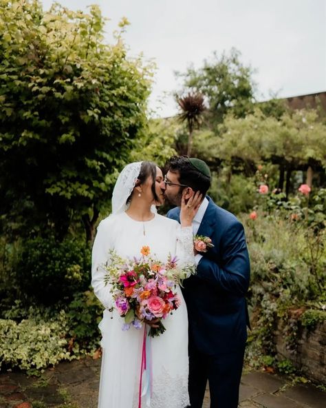 ✨️ Yasmin + Sebastian ✨️ The couple celebrated their multi cultural wedding at a leafy @culpepergarden and despite the on and off showers, everything went perfect and the rain stopped just before Yasmin reached the Huppa. The ceremony was a wonderful mix of Jewish and Muslim traditions, officiated by Sebastian's Father under the Huppa built by the groom. For the reception and party, we moved to the West Reservoir. Here is a few photos showing some of the elements of the day. Congratulation... Multi Cultural Wedding, Jewish Wedding Traditions, Jewish Marriage, Cultural Wedding, Multi Cultural, Multicultural Wedding, Christian Marriage, Jewish Wedding, Wedding Plans