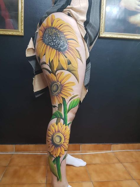 Sunflower Feet Tattoos, Sunflower Tattoo Dark Skin, Futuristic Tattoo, Sunflower Foot Tattoos, People Tattoos, Tattoo Queen, Tattoo Therapy, Black People Tattoos, People Tattoo