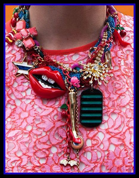 Pop Art Accessories, Chain Charm Necklace, Crazy Necklaces, Crazy Accessories, Street Style Jewelry, Accessories Style, A Necklace, Mode Inspiration, Milan Fashion