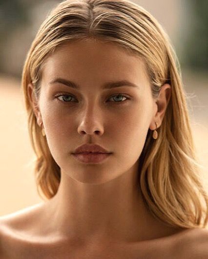 Hanna Edwinson on Instagram: “Long time no see Instagram im sori” Hanna Edwinson, Victoria's Secret Aesthetic, Swedish Beauty, Robinson Family, Long Time No See, No See, Bridal Makeup Looks, Blonde Model, Aesthetic People