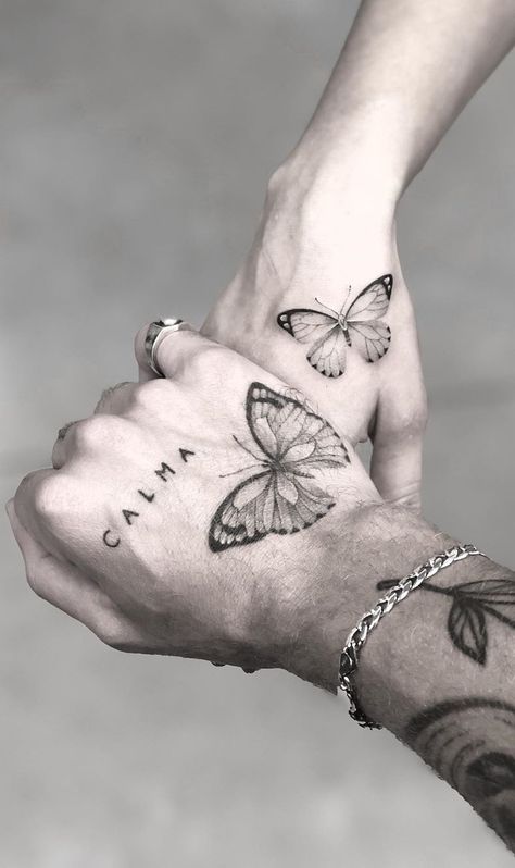 Tattoos Arm Mann, Tattoo Papillon, Tattoos Illustration, Butterfly Hand Tattoo, Unique Butterfly Tattoos, Small Chest Tattoos, Couple Matching Tattoo, Inspiration Tattoos, Matching Couple Tattoos