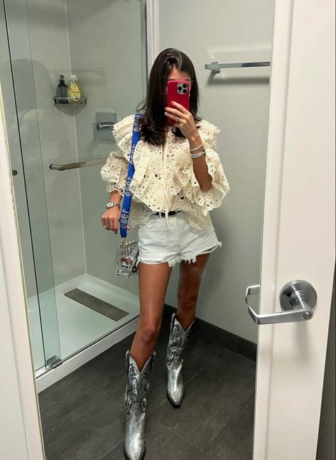 Kitten Heel Boots Outfit, Heel Boots Outfit, School Outfits Autumn, Cowboy Boots Outfit Fall, Fall Outfits Baddie, Kitten Heels Outfit, Summer Boots Outfit, Cowboy Boots Outfit, Western Boots Outfit