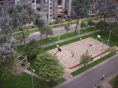 Basketball court built into a road median in Bogota Public Basketball Court, Community Basketball Court, Urban Basketball Court, Basketball Playground Aesthetic, Park Basketball Court, Sims 4 Basketball Court, Basketball Court Landscape, City Basketball Court, Basketball Court Outdoor