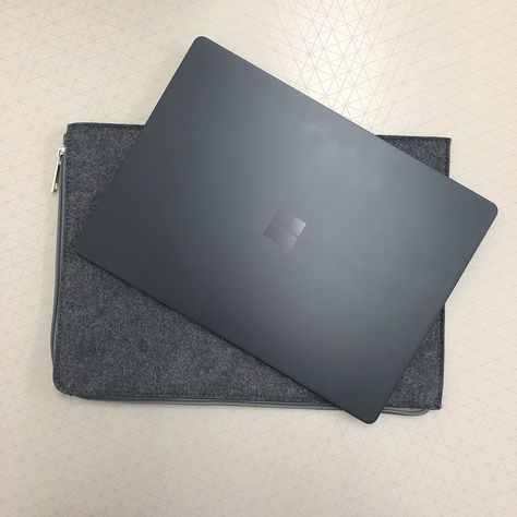 hyperSlate on Instagram: “Surface Laptop 2 - Black Edition #black #microsoft #surface #felt” Microsoft Laptop, Microsoft Surface Laptop, Black Kit, Surface Laptop, Black Edition, Christmas 2020, Microsoft Surface, Microsoft, Felt