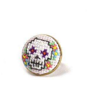 Sugar Skull Cross Stitch, Skull Cross Stitch, Stitch Ring, Cross Stitch Skull, Sugar Skull Ring, Embroider Ideas, Stitch Witchery, Stitch Jewelry, Tiny Cross Stitch