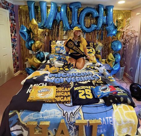 College Decision Bed Decorating, Umich Aesthetic, College Bed Party, College Announcements, College Bed, College Decision, College Vibes, Bed Party, Senior Year Fun