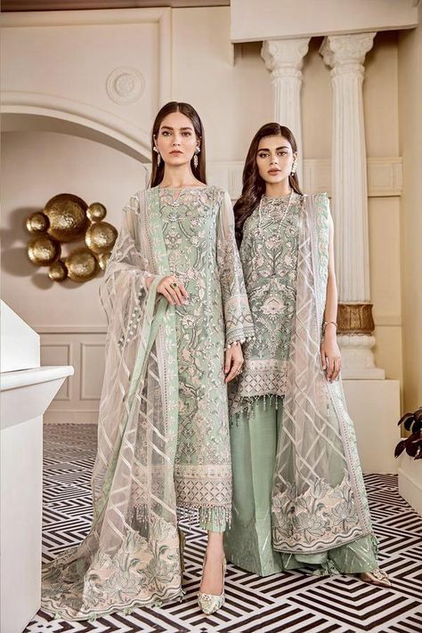 Pakistani Salwar Kameez Designs, Gaun Koktail, Asian Dresses, Asian Clothes, Desi Fits, Pakistani Party Wear, Pakistani Designer Suits, Pakistani Wedding Outfits, Desi Outfits