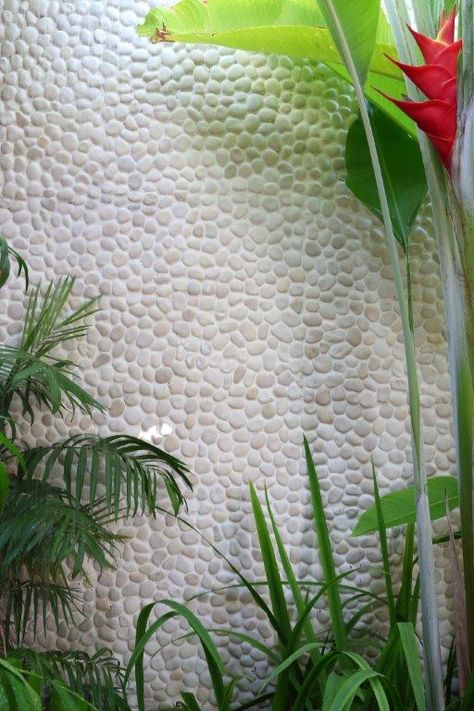 Pebble Outdoor Feature Wall using Premium Pebble - Antique White (I3.PM). Our Pebble tiles are great for both internal and external application. Outdoor Feature Wall, White Stone Tiles, Pebble Tiles, Stone Walls Garden, Moroccan Garden, Tiles Uk, Pebble Garden, Backsplash Wallpaper, Garden Wall Designs