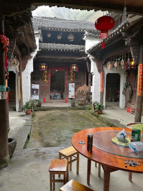 Chinese Houses Traditional, Siheyuan Chinese Courtyard, Asian Courtyard House, Chinese Cottagecore, Chinese Ancient House, Ancient Chinese House, Traditional Chinese House Interior, Chinese Farmhouse, Chinese Style House