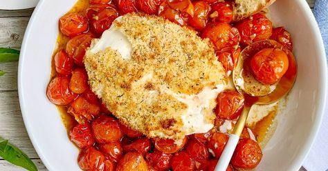 Air Fried Burrata With Jammy Tomatoes | Foodtalk Fried Burrata, Burrata Recipe, Fun Recipes To Try, Oven Roasted Tomatoes, Mozzarella Sticks, Gooey Cheese, Cheese Appetizers, Creamy Cheese, Fun Recipes