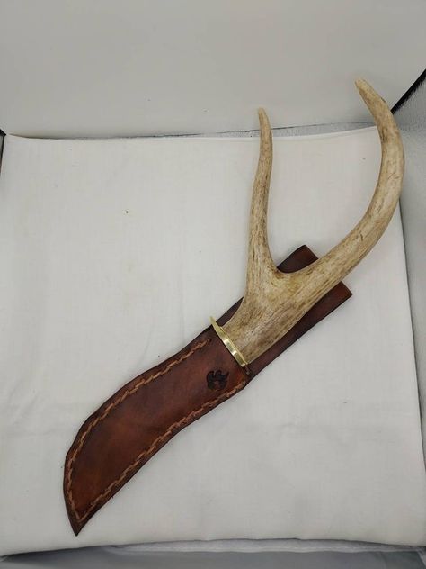 Magic Relics, Deer Antler Knife, Hunting Crafts, Antler Knife, Animal Taxidermy, Sgian Dubh, Deer Hunting Tips, Homemade Fudge, Skinning Knife