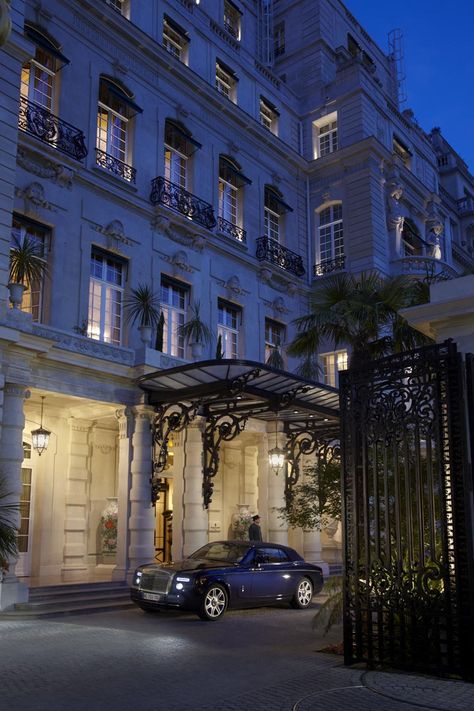 Entrance - Shangri-La Hotel, Paris Best Honeymoon Locations, Luxury Hotels Paris, Shangri La Paris, Hotels In France, Ritz Paris, Paris Hotel, Honeymoon Locations, Shangri La Hotel, Paris Luxury