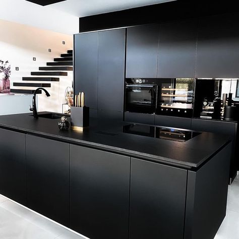 (1) INTERIOR HUB (@INTERIORHUB3) / Twitter Modern Black Kitchen, Dream Kitchens Design, Kitchen Remodel Inspiration, Modern Kitchen Interiors, Kitchen Design Modern White, Diy Kitchen Furniture, Kitchen Design Plans, Kitchen Cabinet Remodel, Contemporary Kitchen Design