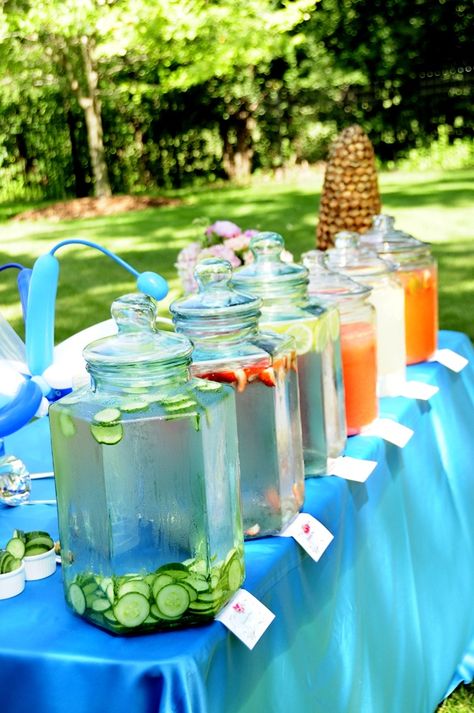 Beyond the Essentials Events - Hosting an Upscale Cookout Infused Water Bar, Water Bar, Party Food Bar, Graduation Party Foods, Bar Inspiration, High School Graduation Party, Party School, Think Food, Snacks Für Party