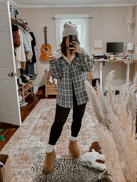 Comfy Cozy Fall Outfit, Wfh Outfits Winter, Plus Size Winter Outfits Cold Weather Casual, Cabin Vacation Outfits, Cute Mom Outfits Winter, Comfy Cold Outfits, Winter Outfits For Moms, Casual Cold Weather Outfits, Outfit Inspo Cold Weather