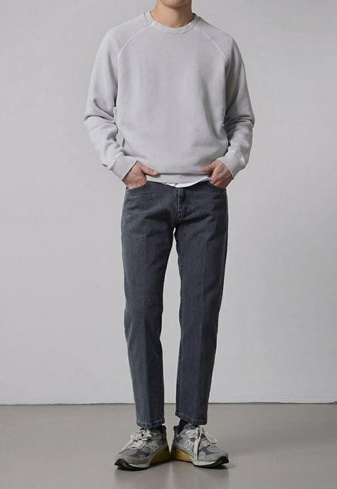 Menswear Casual Outfits, Uniqlo Style Men Mens Fashion, Mens Fashion Basics, Grey Pullover Outfit Men, Minimal Mens Outfits, Norm Core Men, Levi 505 Jeans Outfit Men, Mens Fashion Scandinavian, Male Scandinavian Fashion