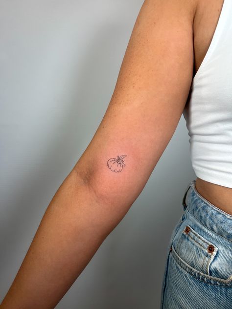 Fall Best Friend Tattoos, Pumpkin Ankle Tattoo, Tiny Autumn Tattoo, Pumpkin Pie Tattoo Ideas, Pumpkin Blossom Tattoo, Pumpkin Stick And Poke Tattoo, Dainty Spooky Tattoo, Line Work Halloween Tattoo, October Tattoo Ideas Halloween