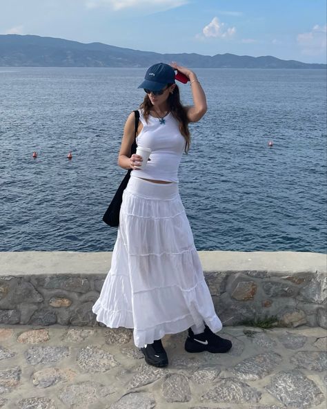 Long Skirt With Sneakers, Bloquette Core, White Cap Outfit, Skirts With Sneakers, Long White Skirt, Hydra Island, Air Force Black, Baseball Hat Outfit, Baseball Cap Outfit