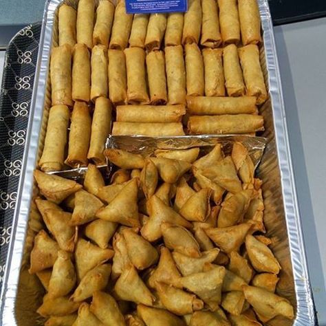 Small Chops In Nigeria, Food Trays In Nigeria, Small Chops Package In Nigeria, Small Chops, Nigeria Food, Wedding Buffet Food, African Recipes Nigerian Food, Catering Food Displays, Catering Ideas Food