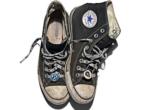 Beat up classic Converse high-tops // #fashion Beat Up Converse, Converse High Tops Outfits, High Tops Outfit, How To Wear Vans, All Stars Converse, Outfits With Converse, Nike Vintage, High Top Vans, Shoe Art