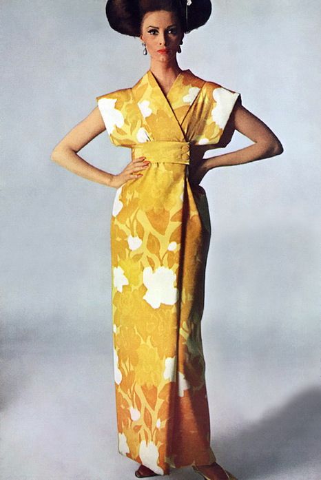 Wilhelmina wearing a kimono dress by Norman Norell, photo Irving Penn, Vogue 1965. 1965 Fashion, Norman Norell, Irving Penn, Modern Kimono, Mode Kimono, Dinner Dress, Vintage Models, 1960s Fashion, Moda Vintage