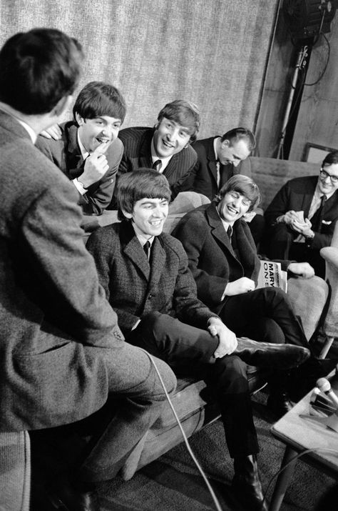 Ed Sullivan Show, John Lennon Paul Mccartney, Beatles Love, Beatles Photos, John Lennon Beatles, Beatles Pictures, Beatles John, The Fab Four, Lonely Heart