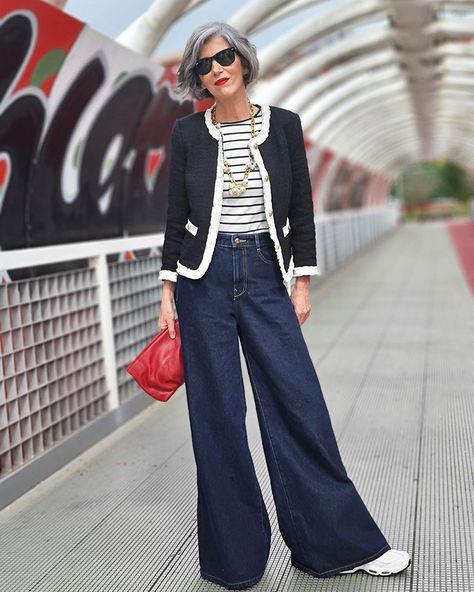 Carmen Gimeno Style, Marlene Jeans, Chic Over 50 Fashion, Carmen Gimeno, Capsule Outfits, Over 50 Womens Fashion, Wide Jeans, Looks Chic, Fashion Over 50