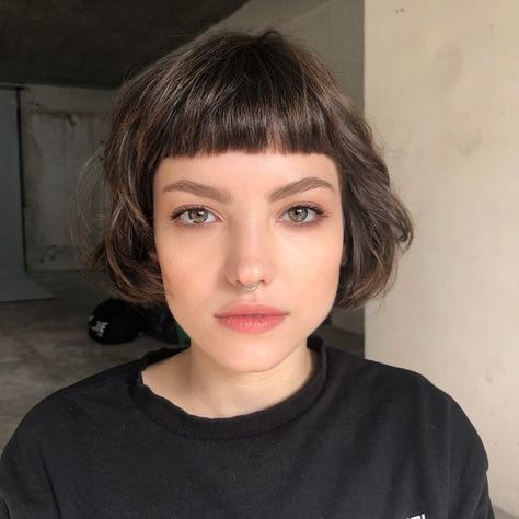 Short Bangs, Beauty Photoshoot, Girl Haircuts, Model Beauty, Haircuts With Bangs, Short Bob Hairstyles, Hair Dos, Trendy Hairstyles, Bobs Haircuts