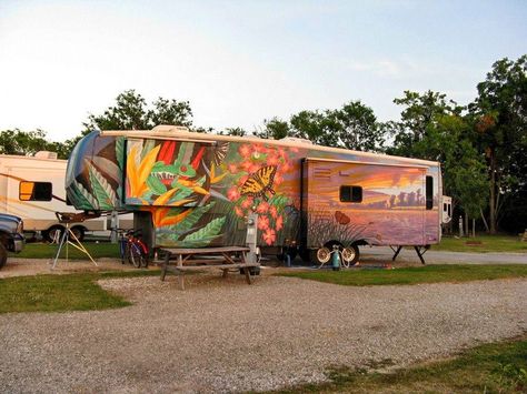 Incredible Custom Painted Fifth wheel! Rv Exterior Paint, Paint Rv, Vintage Trailer Remodel, Exterior Murals, Rv Exterior, Tiny House Camper, Outside Paint, Makeover Tips, Rv Makeover