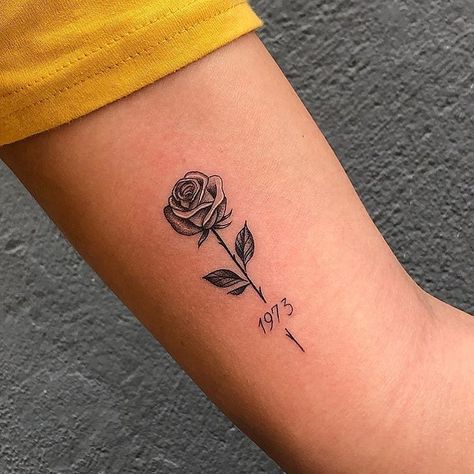 Belas Tattoos 💉 on Instagram: “#t #tattoo #tattoomodel #tattoofeminina #tatoo #tatoofeminina #tattoos #tatoos #top #toptattooartist #toptattoo #tattoo2me #inspiration…” Small Rose Tattoo, Men Tattoos, Cat Tattoos, Inspiration Tattoos, Sweet Tattoos, Tiny Tattoo, Tattoo Feminina, Family Tattoos, Tattoos For Daughters