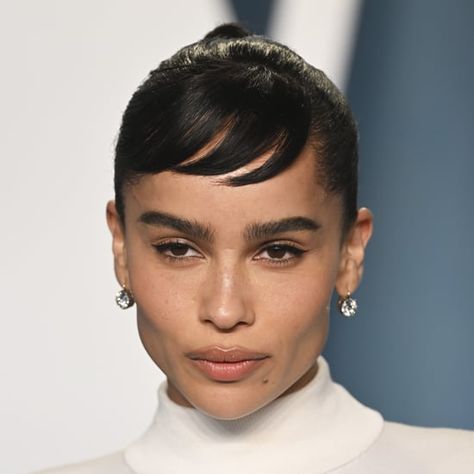 Side-Swept Bangs Haircut Trend Comeback Bangs On One Side, Sleek Bun With Bangs, Micro Bangs, Curly Shag, Bangs Haircut, Flat Twist Out, Zoë Kravitz, Side Bangs Hairstyles, Straight Black Hair