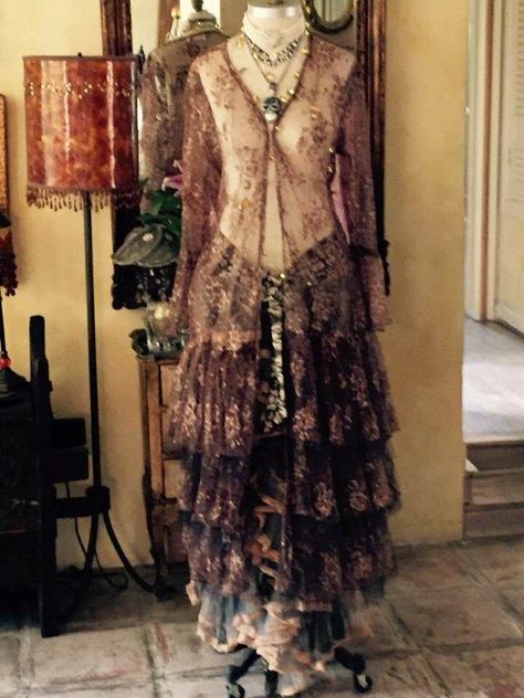 Whimsical Aesthetic Fashion, Duster Aesthetic, Lace Duster Outfit, Mystical Clothing, Whimsical Grunge, Aesthetic Whimsical, Lace Duster, Old Fashion, Mode Inspiration