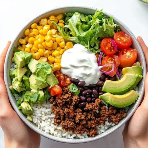 Ground Beef Burrito Bowl Ground Beef Burrito Bowl, Beef Burrito Bowl, Beef Burrito, Easy Ground Beef, Beef Bowls, Red Onion Salad, Lime Rice, Cilantro Lime Rice, Beef And Rice