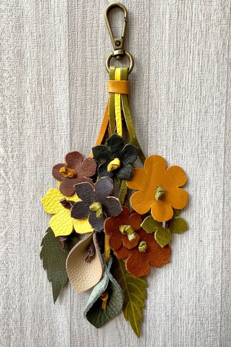 Handbag Charms: 🌟 Add Flair with Trendy Handbag Charms! 👜💫 Purse Charms Diy, Custom Leather Work, Winter Market, Etsy Shop Branding, Leather Jewelry Making, Handmade Leather Jewelry, Tassel Bag Charm, Calla Lily Flowers, 2024 Inspiration