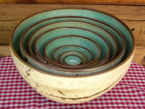 Clay Bowl, Pottery Glazes, Pottery Classes, Nesting Bowls, Pottery Wheel, Pottery Bowls, Ceramic Clay, Clay Pottery, Plates And Bowls