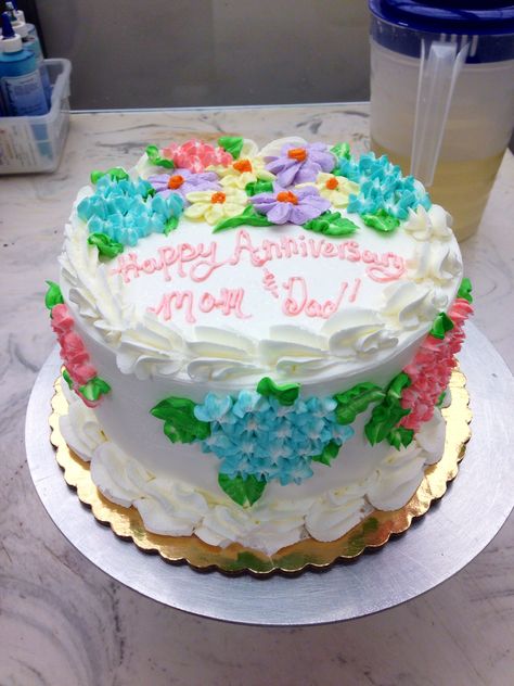 Publix cake with hydrangeas Publix Birthday Cakes, Publix Cake, Publix Wedding Cake, Publix Cakes, Publix Bakery, Red Birthday Cakes, Nursing Cake, Whiskey Cake, Inside Cake