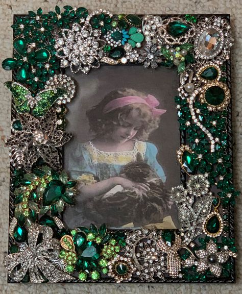 Jeweled Picture Frame, Jeweled Picture, Jewel Frames, Upcycled Vintage Jewelry, Jewelry Frames, Vintage Jewelry Repurposed, Portrait Vintage, Picture Frame Decor, Vintage Portrait